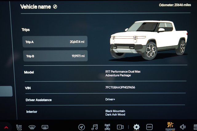2023 Rivian R1T — photo 5 of 28