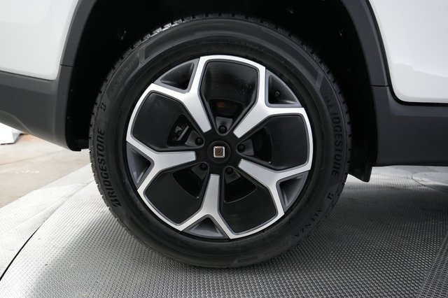 2023 Rivian R1T — photo 17 of 28