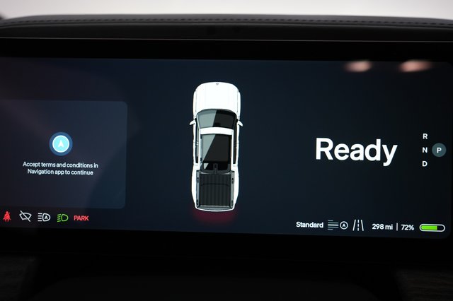 2023 Rivian R1T — photo 23 of 28