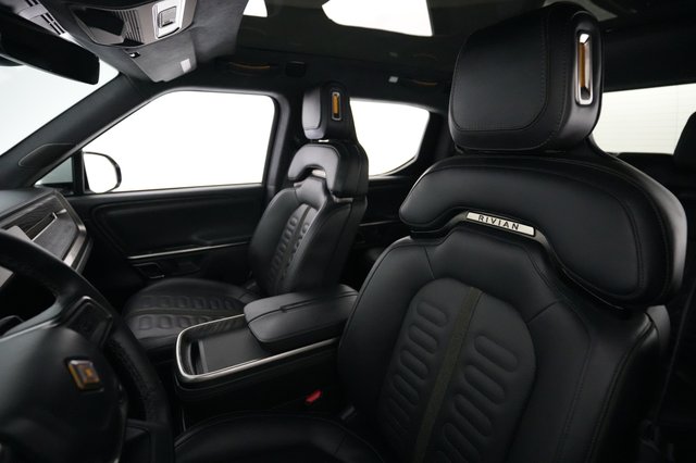 2023 Rivian R1T — photo 3 of 28