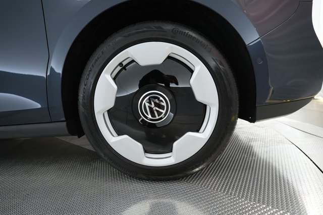 2025 Volkswagen ID.Buzz — photo 7 of 24