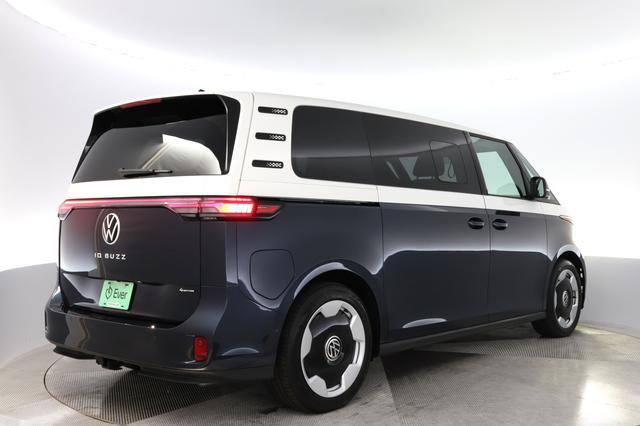 2025 Volkswagen ID.Buzz — photo 2 of 24