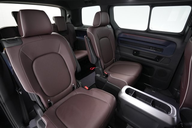 2025 Volkswagen ID.Buzz — photo 4 of 24