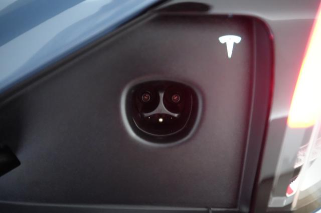 2026 Tesla Model X — photo 8 of 26
