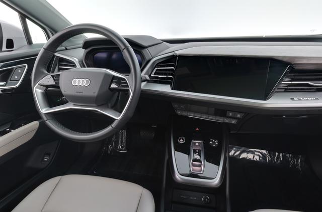 2023 Audi Q4 e-tron — photo 3 of 27