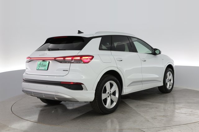 2023 Audi Q4 e-tron — photo 10 of 27