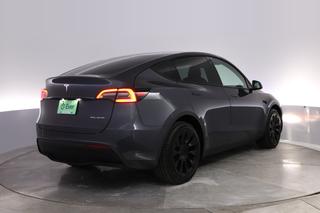 2022 Tesla Model Y — photo 2 of 27