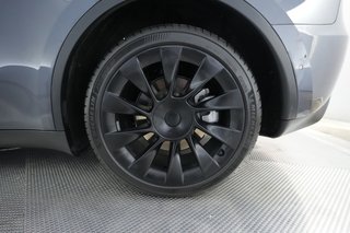 2022 Tesla Model Y — photo 7 of 27