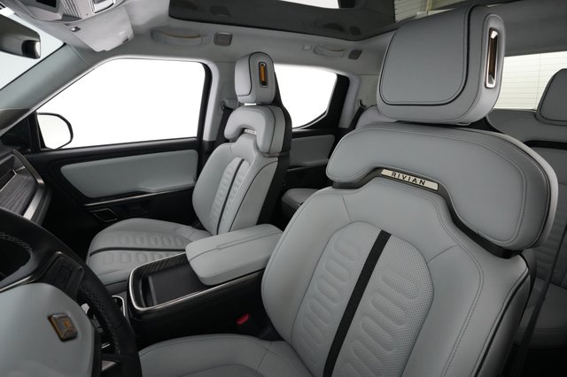 2022 Rivian R1T — photo 3 of 28