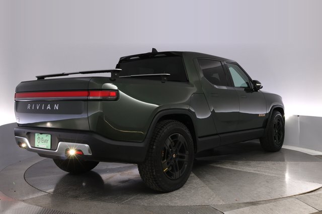 2022 Rivian R1T — photo 2 of 28