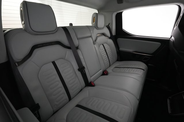 2022 Rivian R1T — photo 4 of 28
