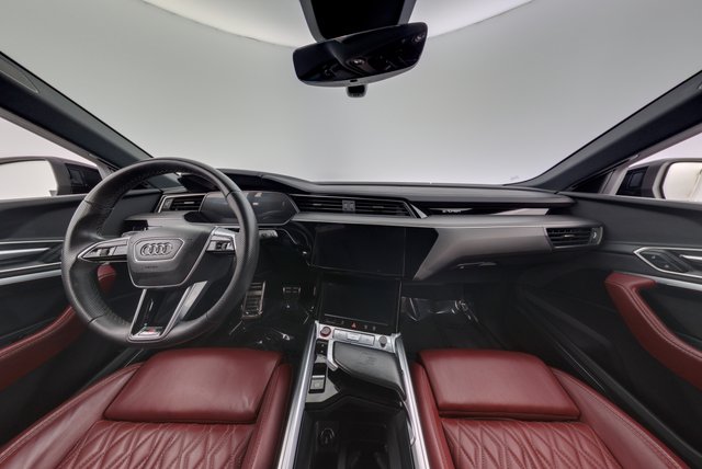 2024 Audi SQ8 e-tron — photo 21 of 27