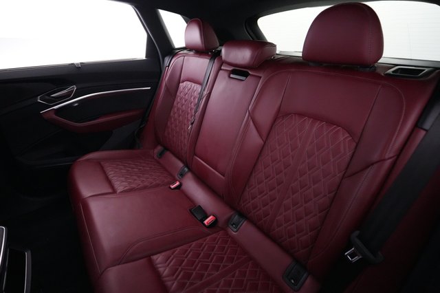 2024 Audi SQ8 e-tron — photo 19 of 27