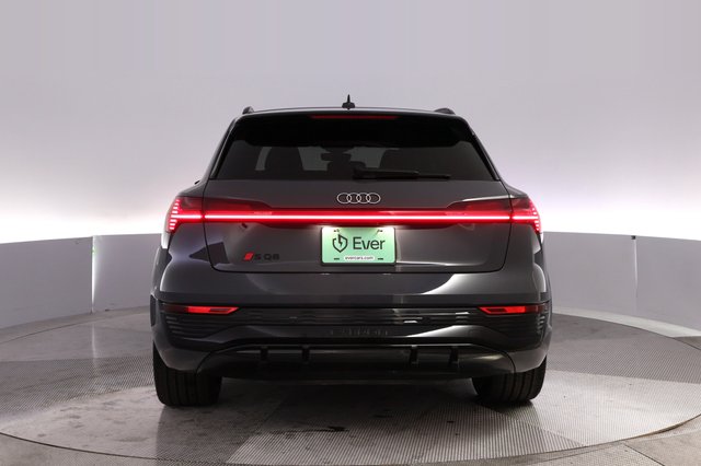 2024 Audi SQ8 e-tron — photo 12 of 27