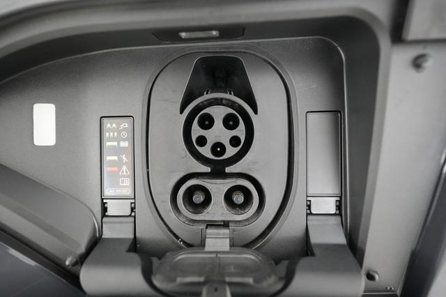 2024 Audi SQ8 e-tron — photo 8 of 27