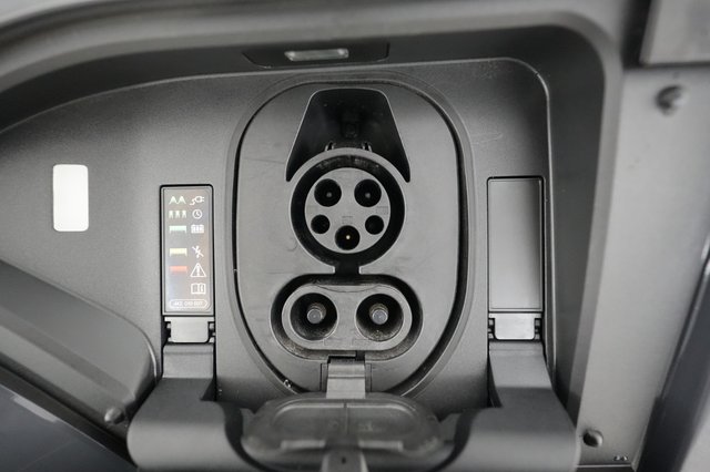 2024 Audi SQ8 e-tron — photo 8 of 27