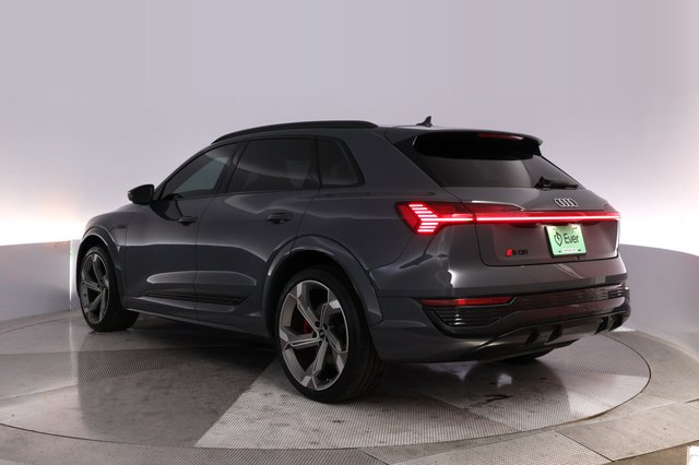 2024 Audi SQ8 e-tron — photo 13 of 27