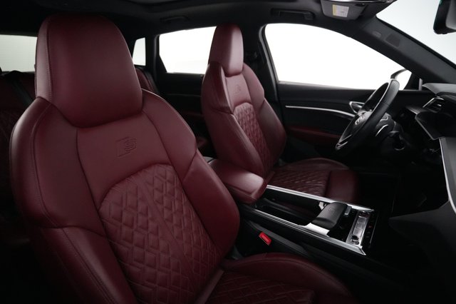 2024 Audi SQ8 e-tron — photo 18 of 27