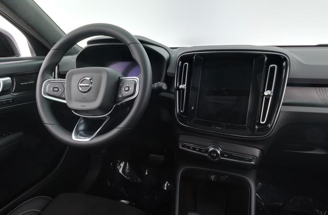 2023 Volvo XC40 Recharge — photo 3 of 26
