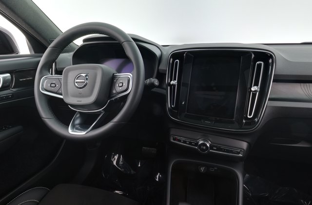 2023 Volvo XC40 Recharge — photo 3 of 26