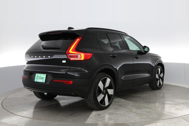 2023 Volvo XC40 Recharge — photo 10 of 26