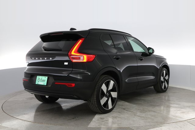 2023 Volvo XC40 Recharge — photo 10 of 26