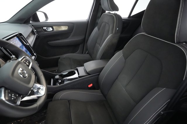 2023 Volvo XC40 Recharge — photo 18 of 26