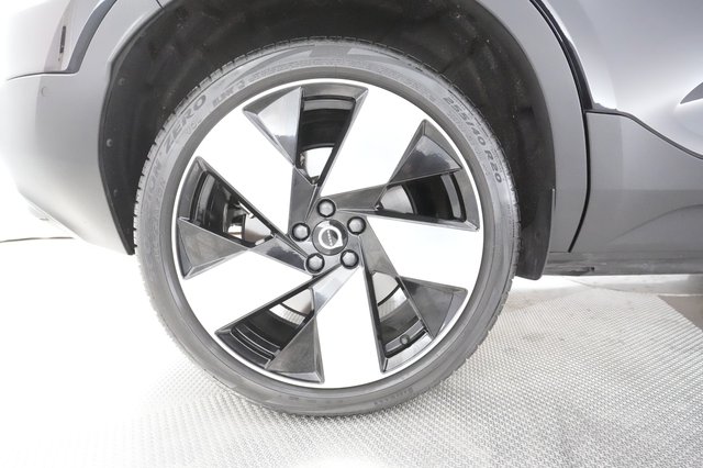 2023 Volvo XC40 Recharge — photo 16 of 26
