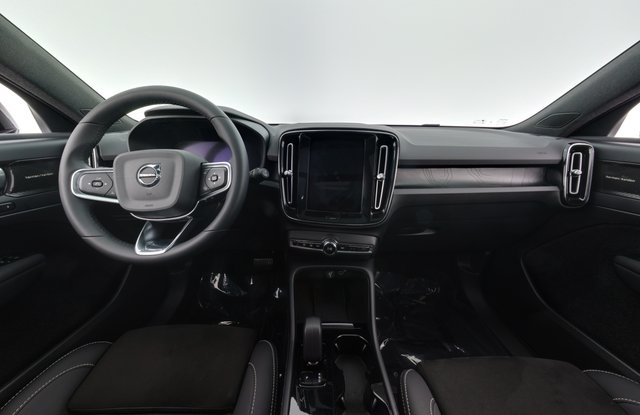 2023 Volvo XC40 Recharge — photo 17 of 26