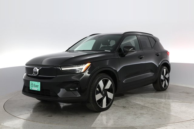 2023 Volvo XC40 Recharge — photo 6 of 26