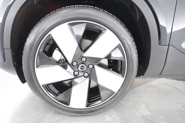 2023 Volvo XC40 Recharge — photo 14 of 26