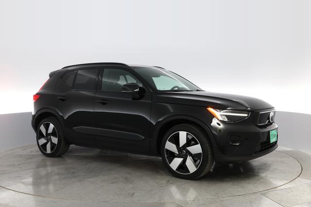 2023 Volvo XC40 Recharge — photo 9 of 26