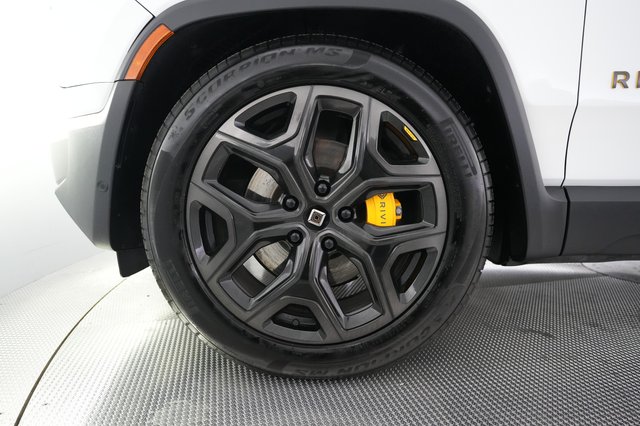 2025 Rivian R1S — photo 15 of 27