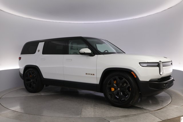 2025 Rivian R1S — photo 11 of 27