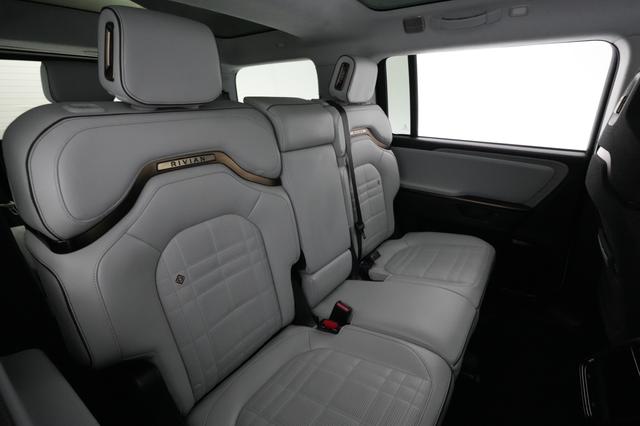 2025 Rivian R1S — photo 4 of 27