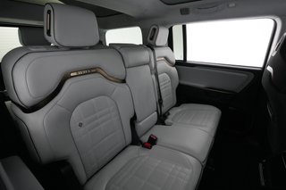 2025 Rivian R1S — photo 4 of 27