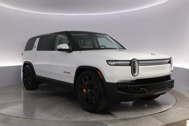 2025 Rivian R1S — photo 10 of 27