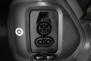 2025 Rivian R1S — photo 8 of 27
