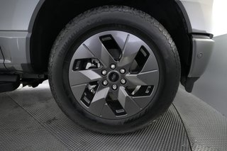 2023 Ford F-150 Lightning — photo 10 of 18