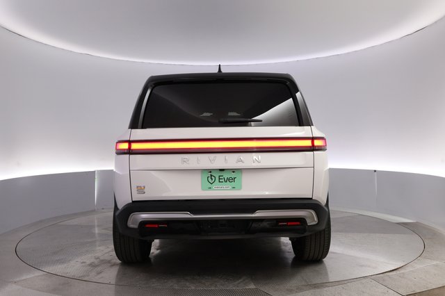 2023 Rivian R1S — photo 12 of 27
