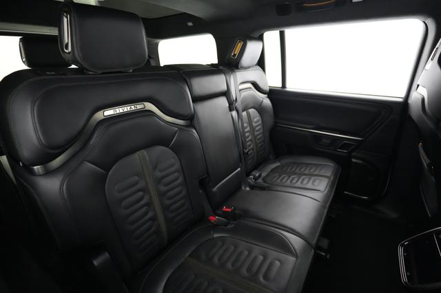2023 Rivian R1S — photo 4 of 27
