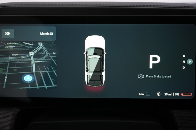 2023 Rivian R1S — photo 25 of 27