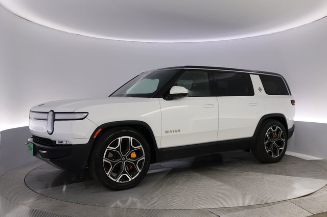 2023 Rivian R1S — photo 14 of 27