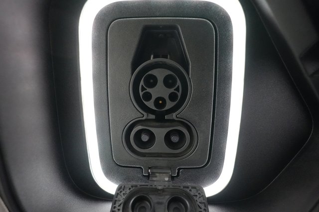 2023 Rivian R1S — photo 8 of 27