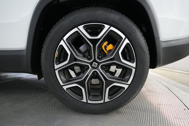 2023 Rivian R1S — photo 7 of 27