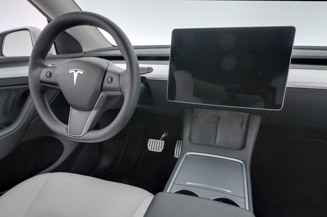 2022 Tesla Model Y — photo 20 of 26