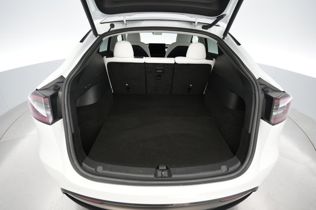 2022 Tesla Model Y — photo 6 of 26