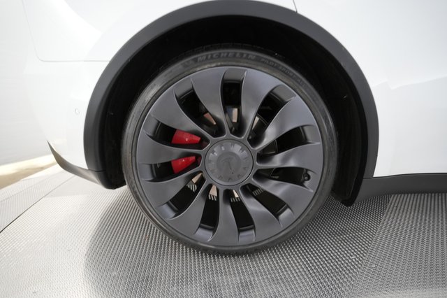 2022 Tesla Model Y — photo 15 of 26