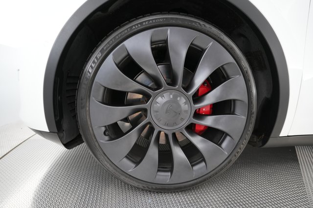 2022 Tesla Model Y — photo 17 of 26
