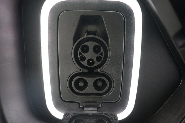 2023 Rivian R1S — photo 8 of 27